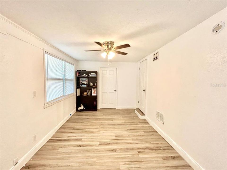 出租: $2,125 (3 贝兹, 1 浴室, 922 平方英尺)