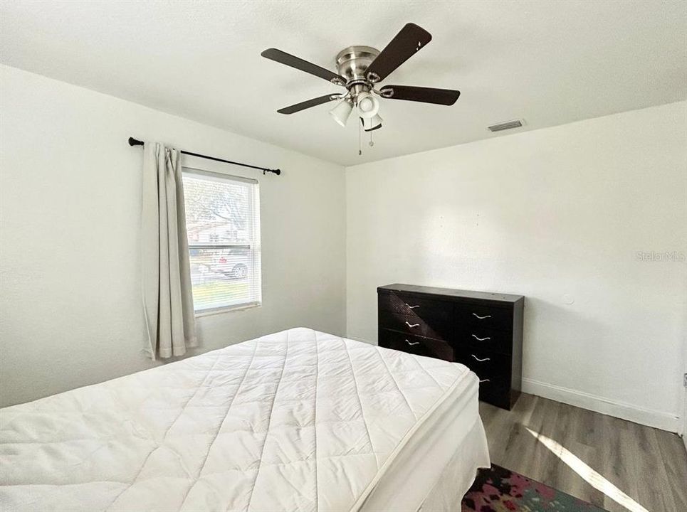 出租: $2,125 (3 贝兹, 1 浴室, 922 平方英尺)