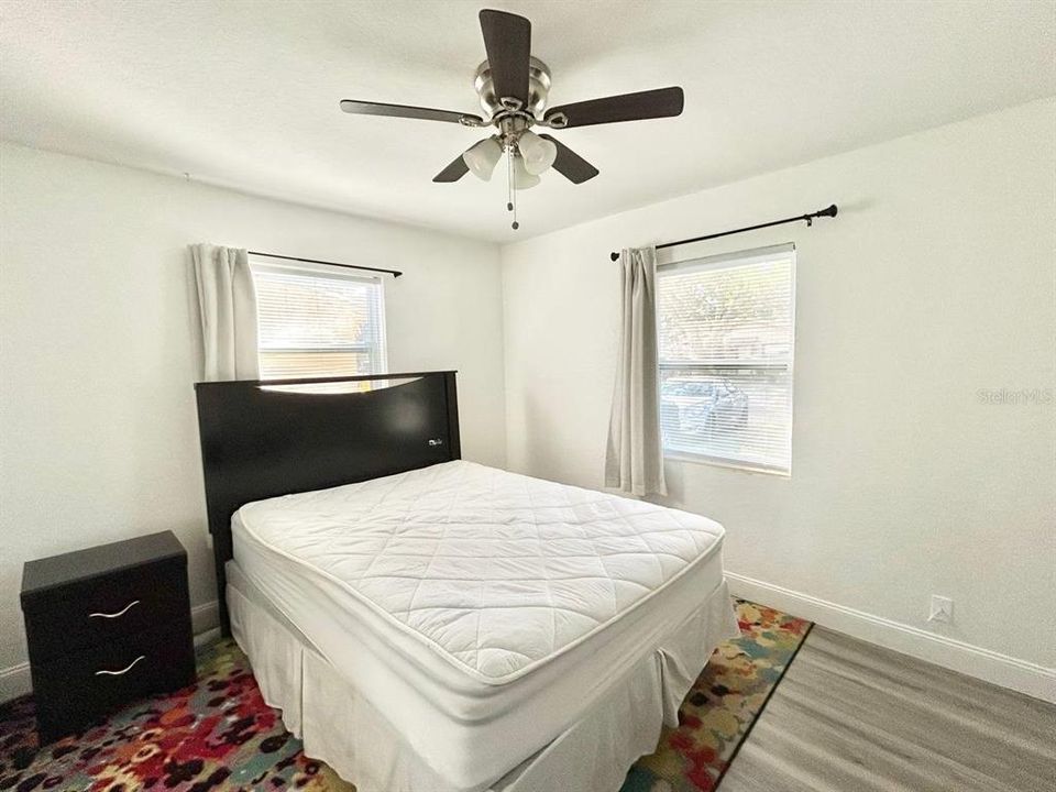 出租: $2,125 (3 贝兹, 1 浴室, 922 平方英尺)