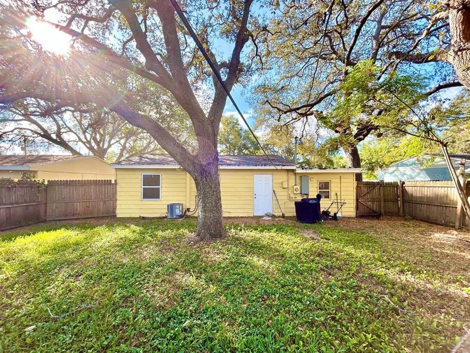 出租: $2,125 (3 贝兹, 1 浴室, 922 平方英尺)