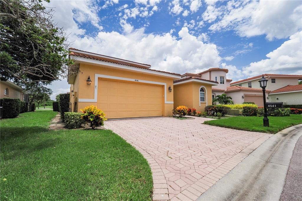 En Venta: $665,000 (4 camas, 4 baños, 3241 Pies cuadrados)