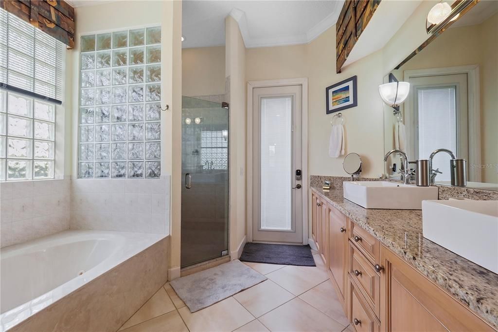 En Venta: $665,000 (4 camas, 4 baños, 3241 Pies cuadrados)