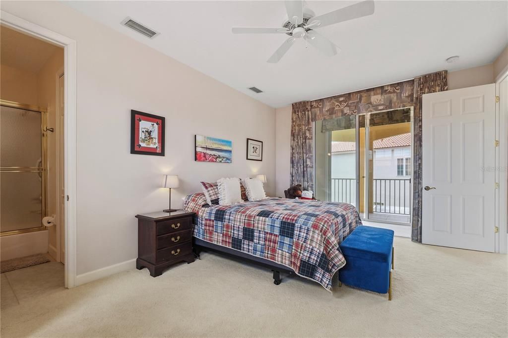 En Venta: $665,000 (4 camas, 4 baños, 3241 Pies cuadrados)