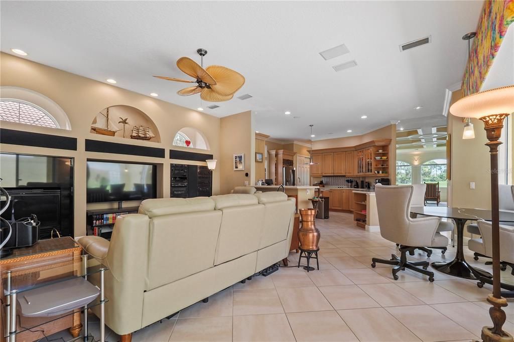 En Venta: $665,000 (4 camas, 4 baños, 3241 Pies cuadrados)