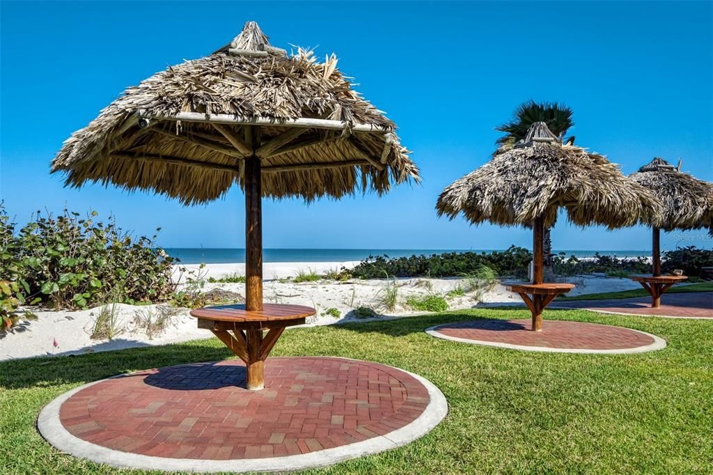 For Sale: $699,000 (2 beds, 2 baths, 1394 Square Feet)