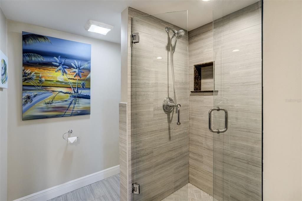 For Sale: $699,000 (2 beds, 2 baths, 1394 Square Feet)