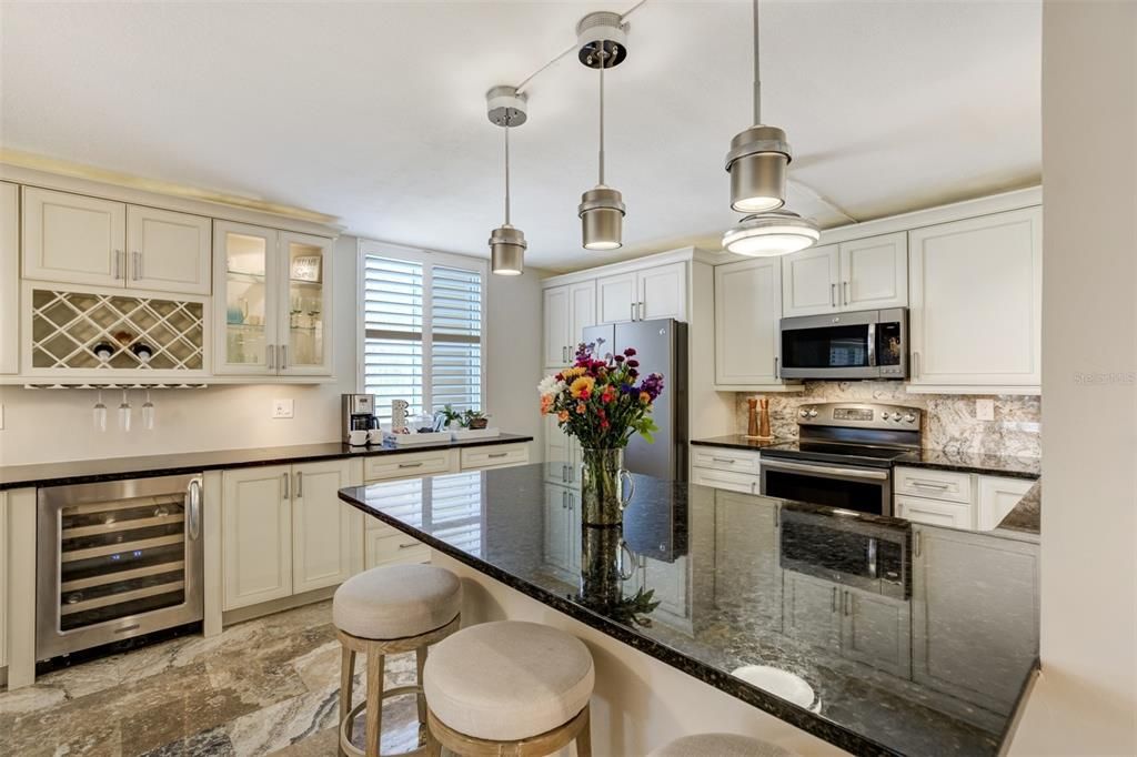 For Sale: $699,000 (2 beds, 2 baths, 1394 Square Feet)