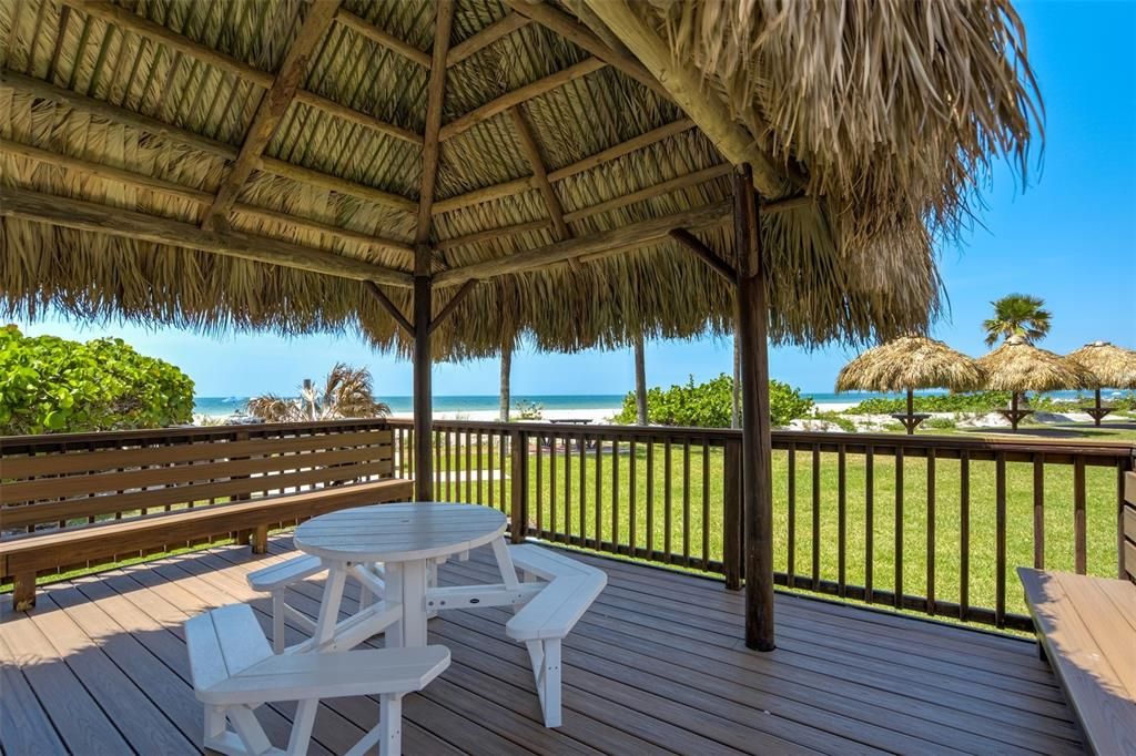 For Sale: $699,000 (2 beds, 2 baths, 1394 Square Feet)