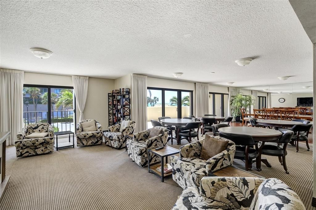 For Sale: $699,000 (2 beds, 2 baths, 1394 Square Feet)