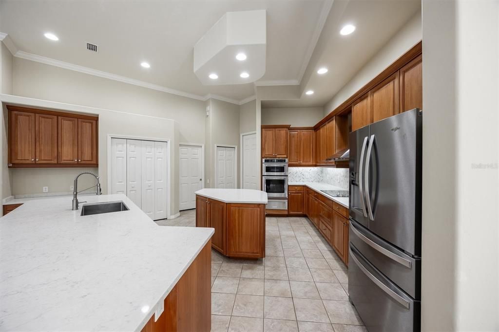 For Sale: $899,900 (5 beds, 4 baths, 3559 Square Feet)