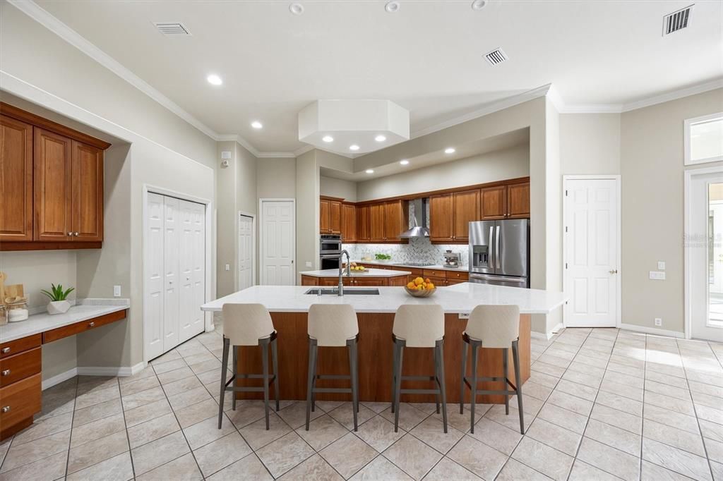 For Sale: $899,900 (5 beds, 4 baths, 3559 Square Feet)