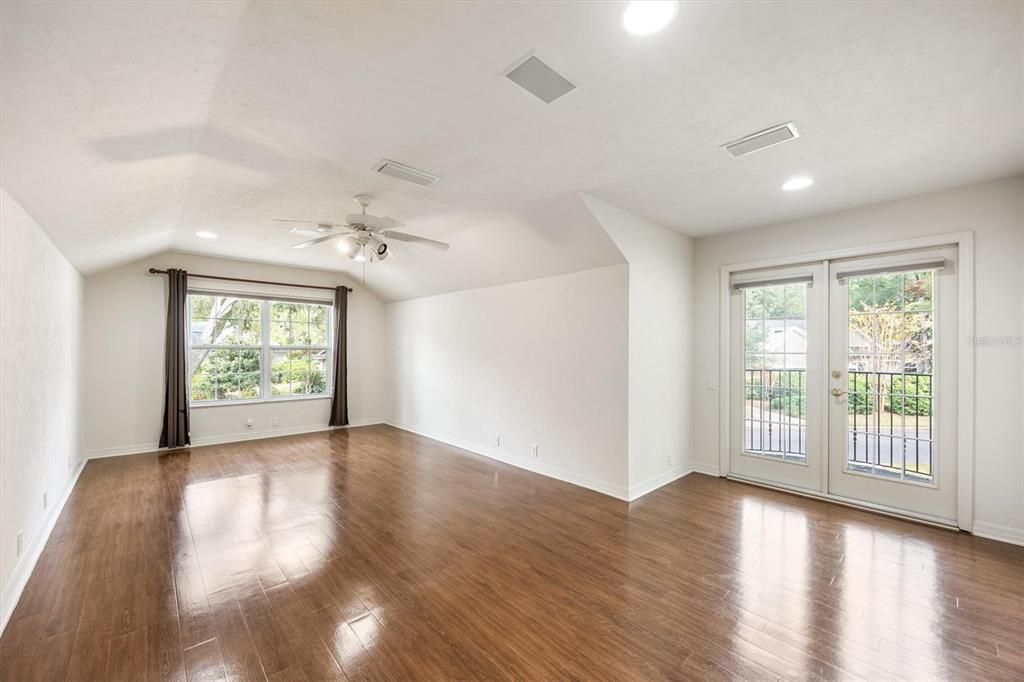 For Sale: $899,900 (5 beds, 4 baths, 3559 Square Feet)