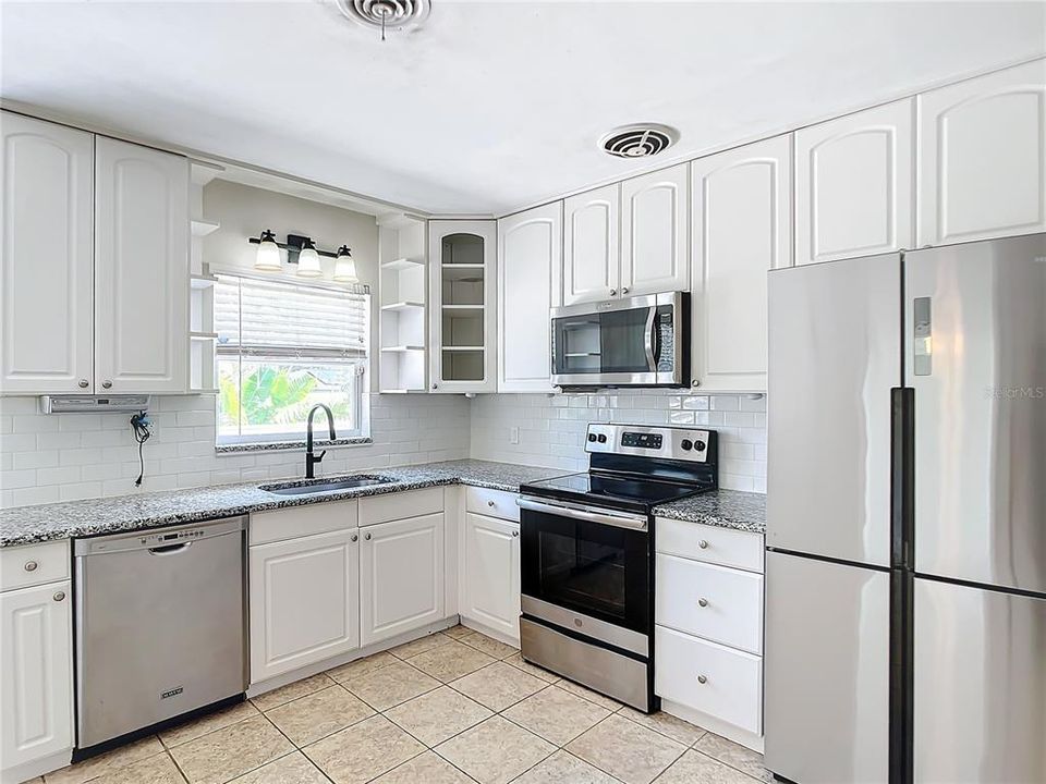 出租: $2,850 (3 贝兹, 1 浴室, 1273 平方英尺)