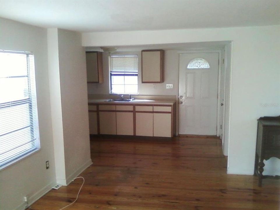 В аренду: $1,700 (2 спален, 1 ванн, 844 Квадратных фут)