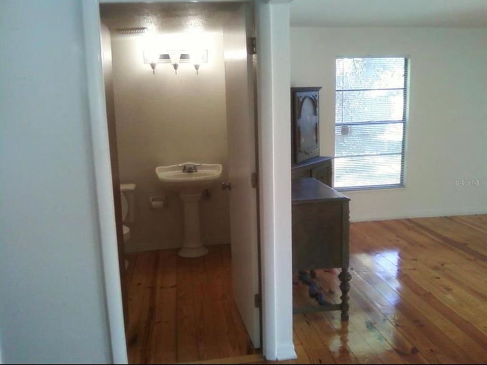 В аренду: $1,700 (2 спален, 1 ванн, 844 Квадратных фут)