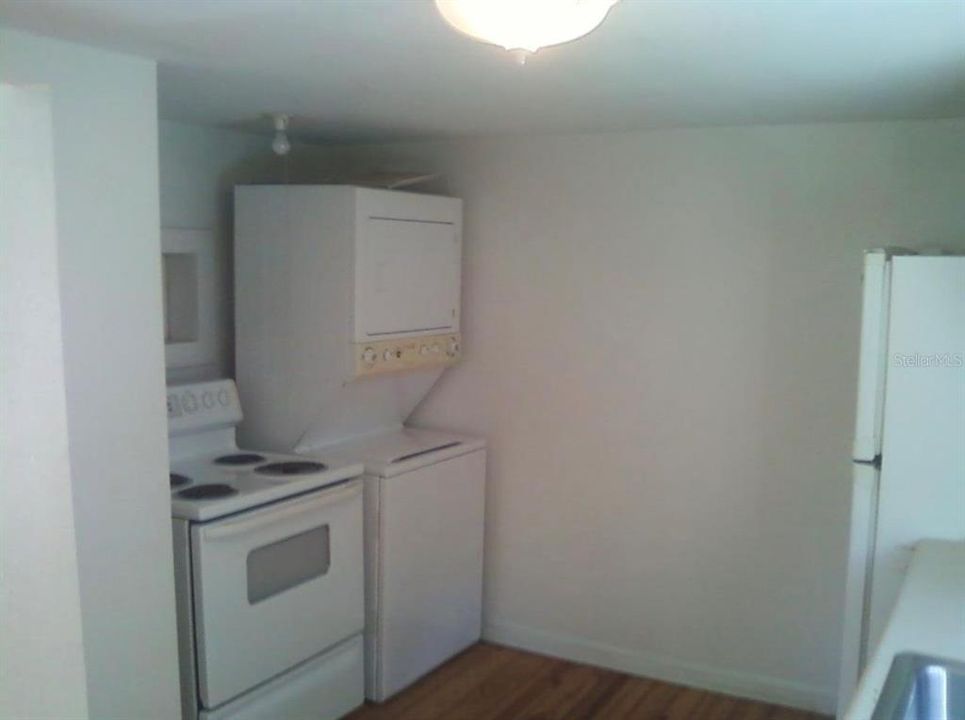 В аренду: $1,700 (2 спален, 1 ванн, 844 Квадратных фут)