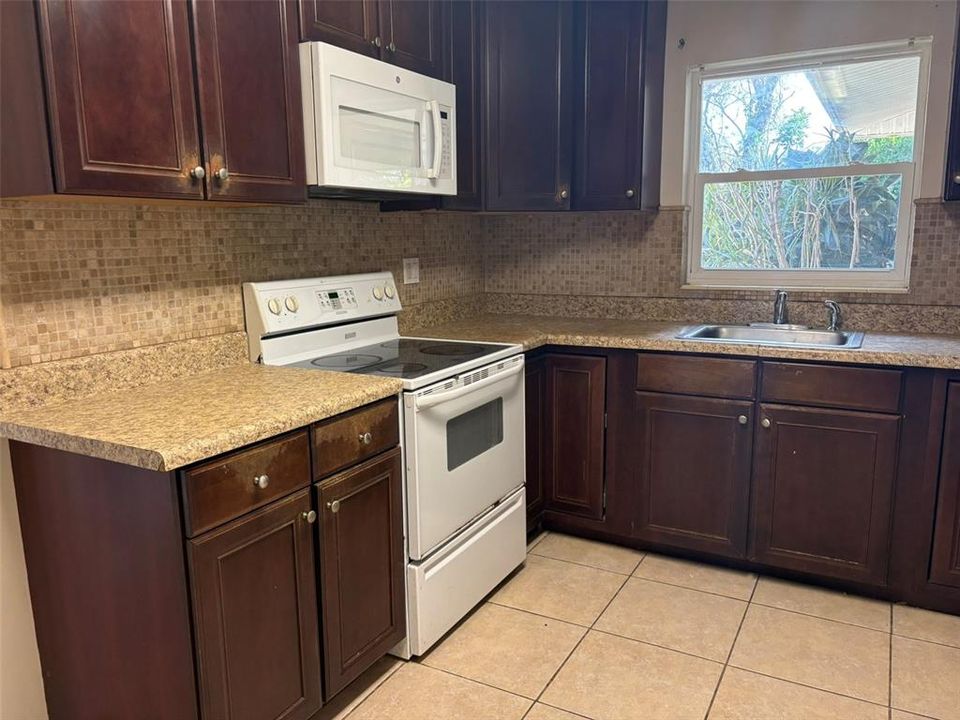 待售: $415,000 (3 贝兹, 2 浴室, 1645 平方英尺)