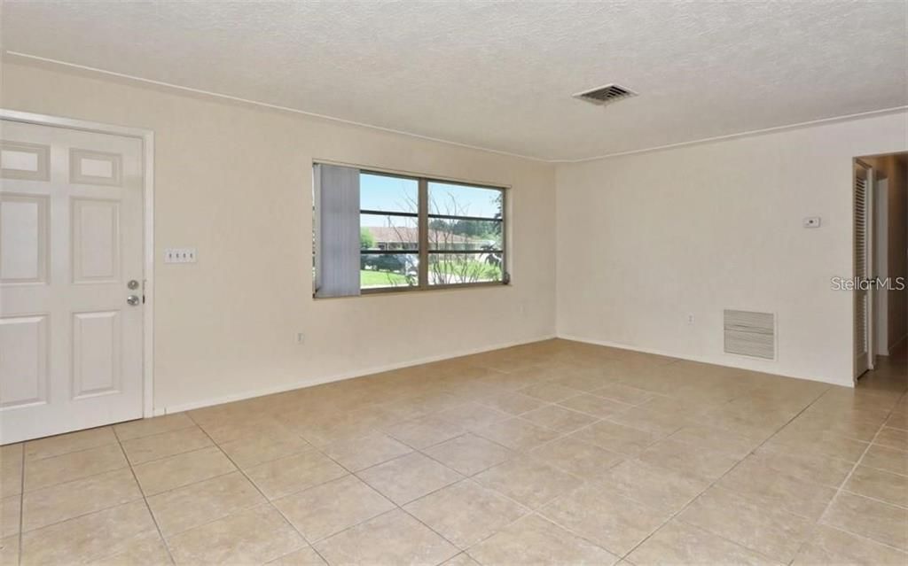 待售: $415,000 (3 贝兹, 2 浴室, 1645 平方英尺)