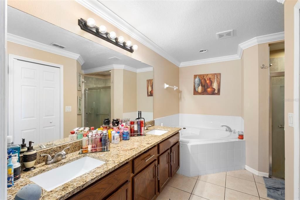 For Sale: $300,000 (4 beds, 2 baths, 2207 Square Feet)