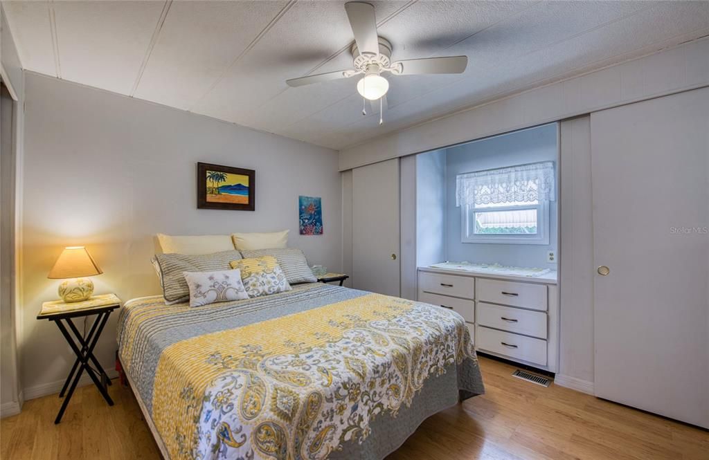 For Sale: $119,900 (2 beds, 1 baths, 900 Square Feet)