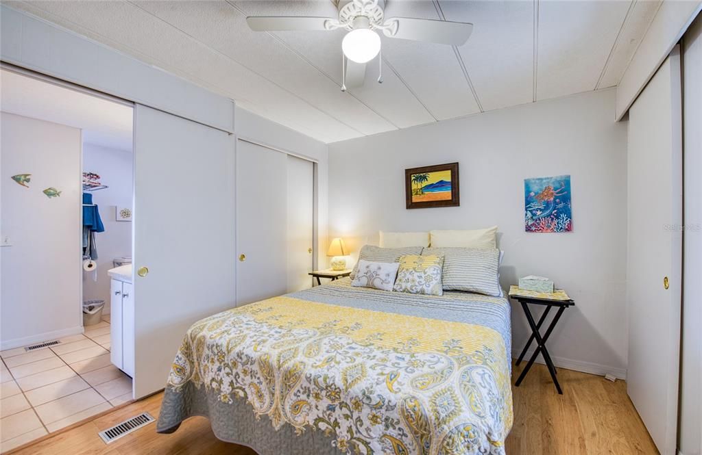 For Sale: $119,900 (2 beds, 1 baths, 900 Square Feet)