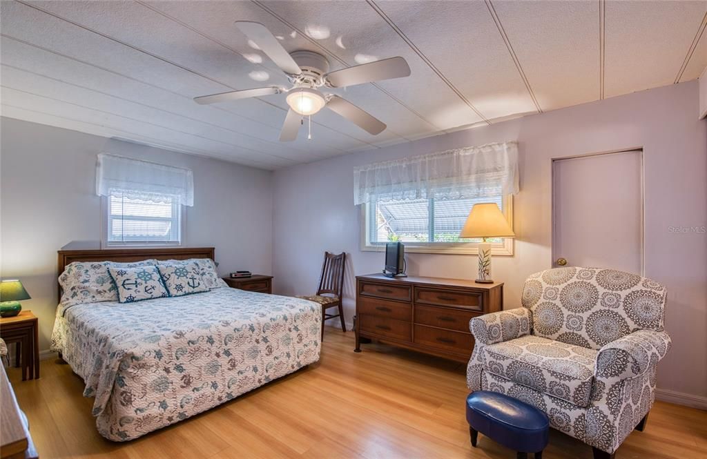 For Sale: $119,900 (2 beds, 1 baths, 900 Square Feet)