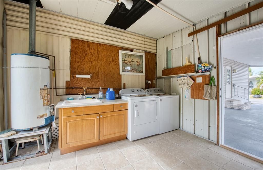 For Sale: $119,900 (2 beds, 1 baths, 900 Square Feet)