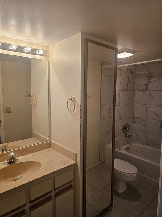 На продажу: $139,900 (2 спален, 2 ванн, 1288 Квадратных фут)