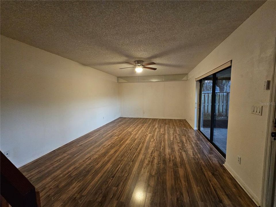 На продажу: $139,900 (2 спален, 2 ванн, 1288 Квадратных фут)
