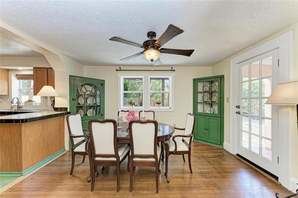 На продажу: $484,000 (3 спален, 2 ванн, 1723 Квадратных фут)