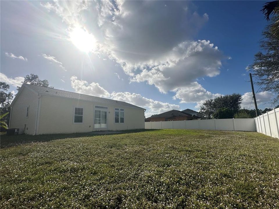 En Venta: $309,000 (3 camas, 2 baños, 1430 Pies cuadrados)