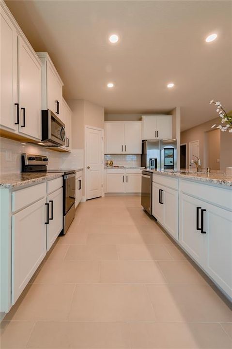 Под контрактом: $3,200 (4 спален, 2 ванн, 2056 Квадратных фут)