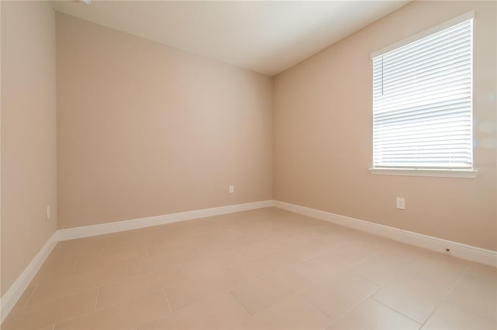 Под контрактом: $3,200 (4 спален, 2 ванн, 2056 Квадратных фут)