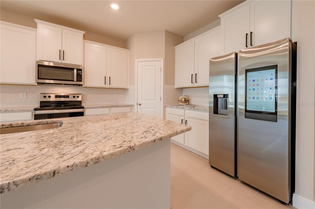 Под контрактом: $3,200 (4 спален, 2 ванн, 2056 Квадратных фут)