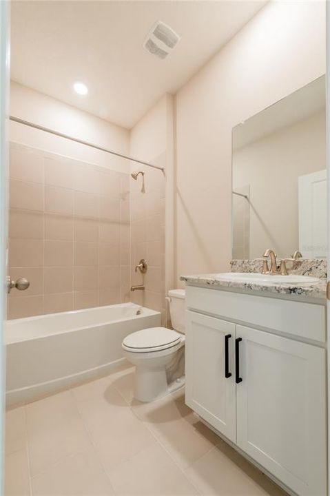 Под контрактом: $3,200 (4 спален, 2 ванн, 2056 Квадратных фут)