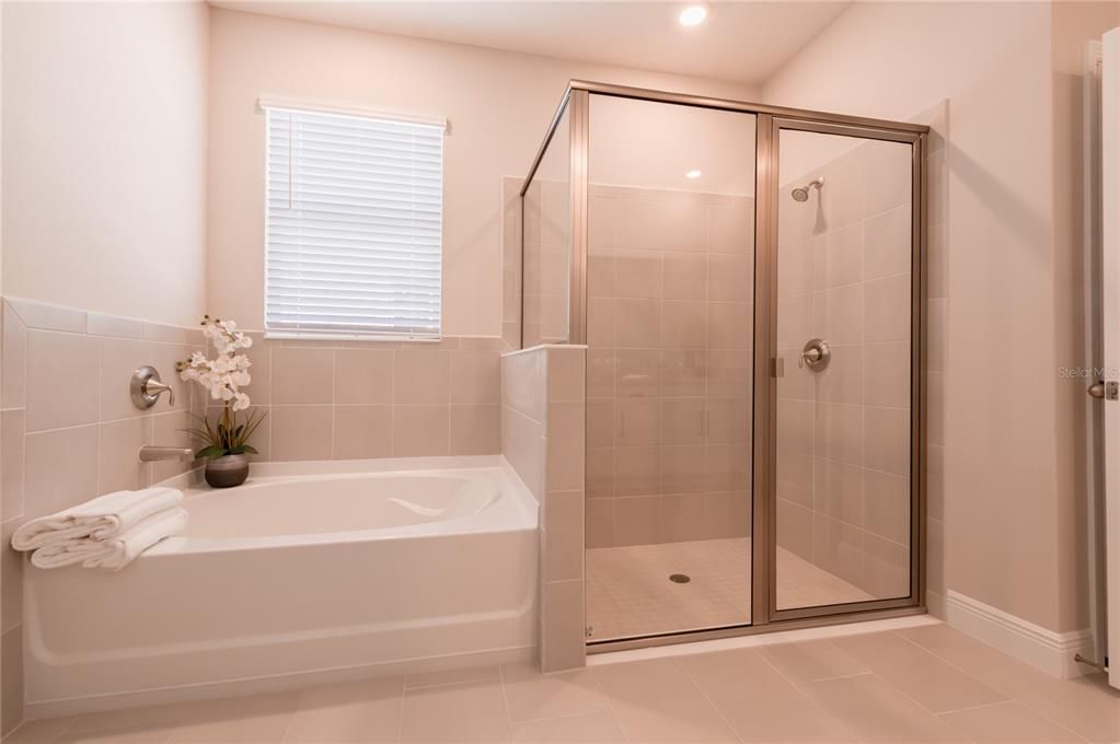 Под контрактом: $3,200 (4 спален, 2 ванн, 2056 Квадратных фут)