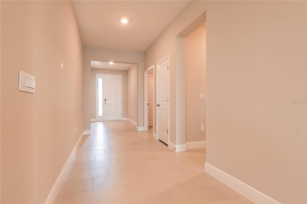 Под контрактом: $3,200 (4 спален, 2 ванн, 2056 Квадратных фут)