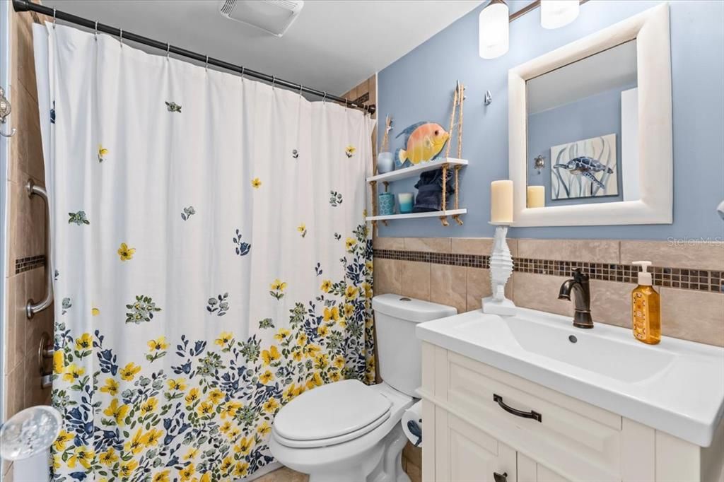 For Sale: $444,900 (2 beds, 2 baths, 915 Square Feet)