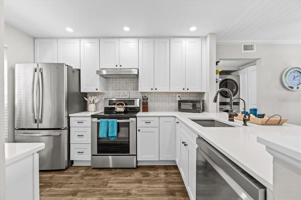 For Sale: $444,900 (2 beds, 2 baths, 915 Square Feet)