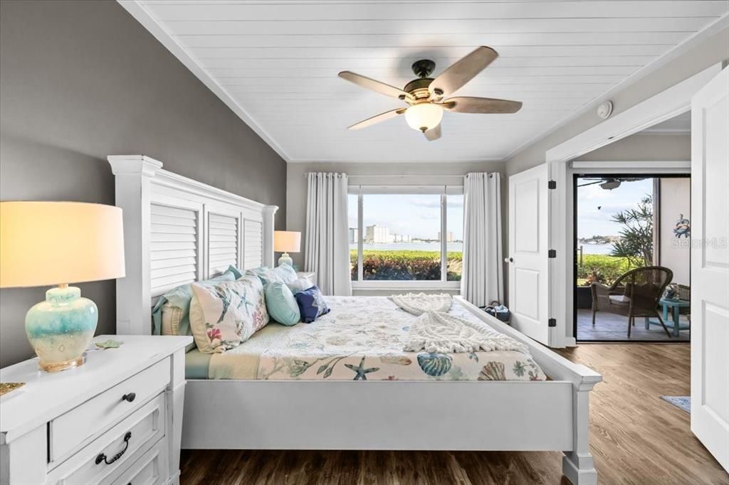 For Sale: $444,900 (2 beds, 2 baths, 915 Square Feet)