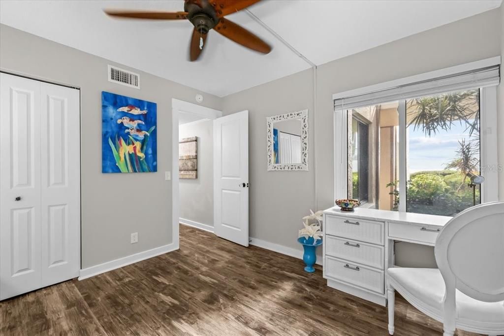 For Sale: $444,900 (2 beds, 2 baths, 915 Square Feet)