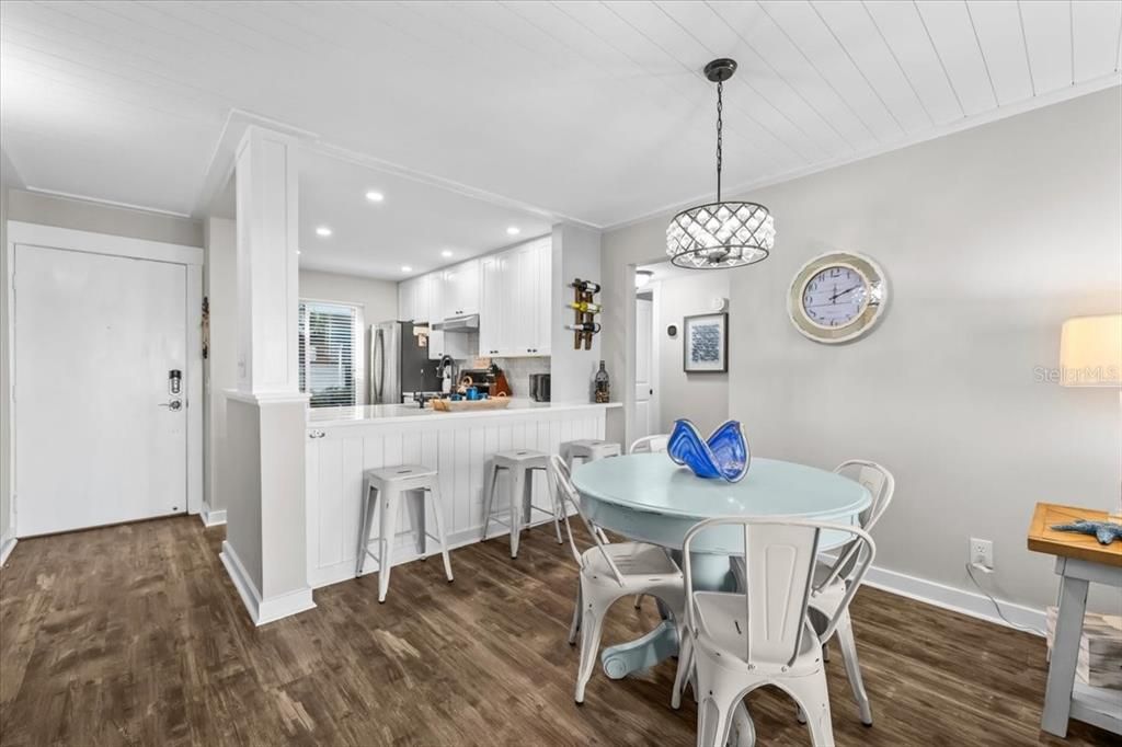 For Sale: $444,900 (2 beds, 2 baths, 915 Square Feet)