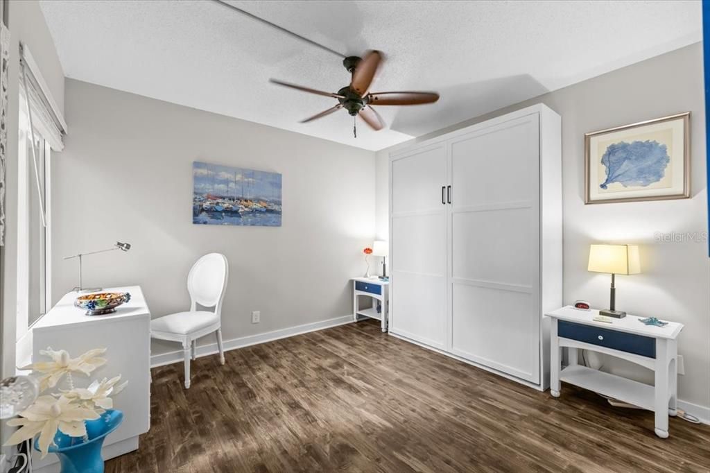 For Sale: $444,900 (2 beds, 2 baths, 915 Square Feet)