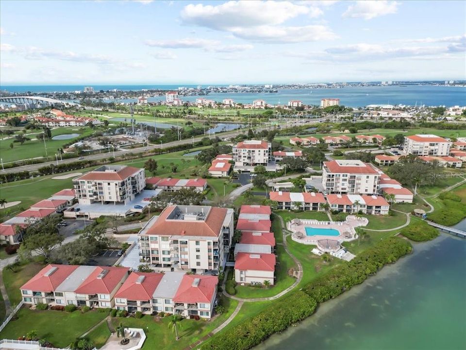 For Sale: $444,900 (2 beds, 2 baths, 915 Square Feet)