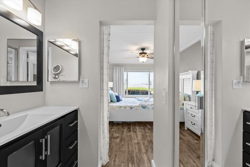 For Sale: $444,900 (2 beds, 2 baths, 915 Square Feet)