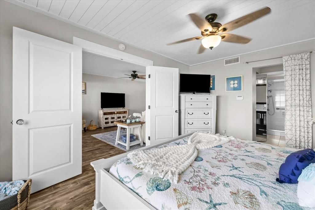 For Sale: $444,900 (2 beds, 2 baths, 915 Square Feet)