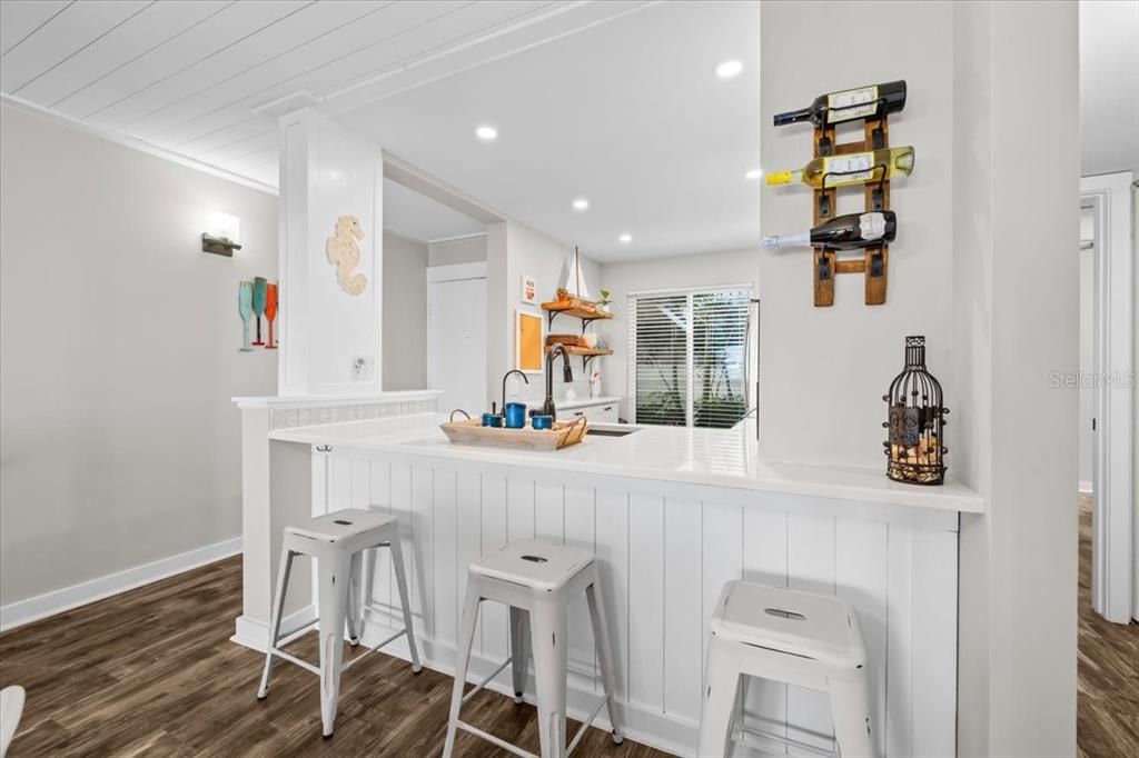 For Sale: $444,900 (2 beds, 2 baths, 915 Square Feet)