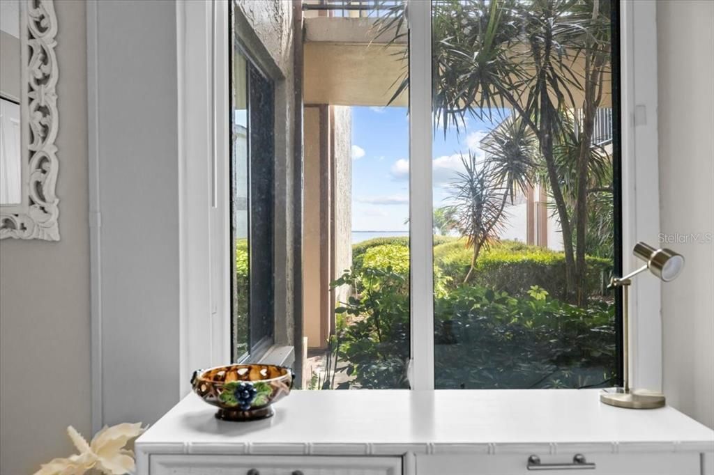 For Sale: $444,900 (2 beds, 2 baths, 915 Square Feet)