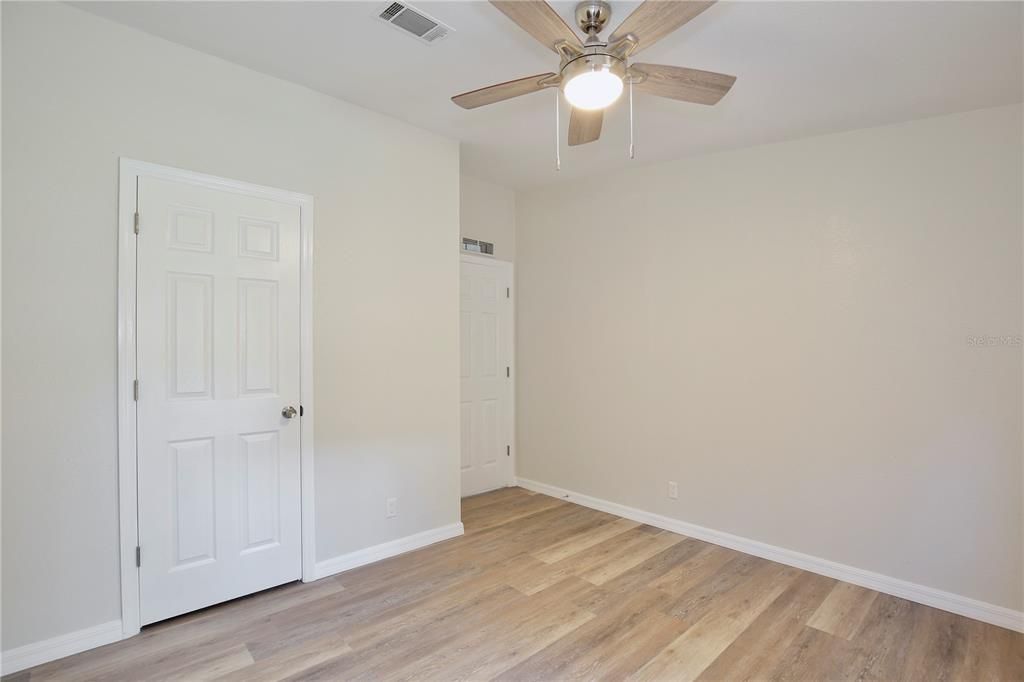 На продажу: $335,000 (3 спален, 2 ванн, 1824 Квадратных фут)