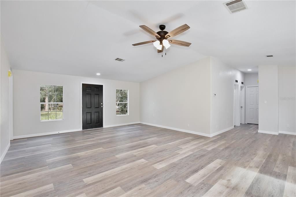 На продажу: $335,000 (3 спален, 2 ванн, 1824 Квадратных фут)